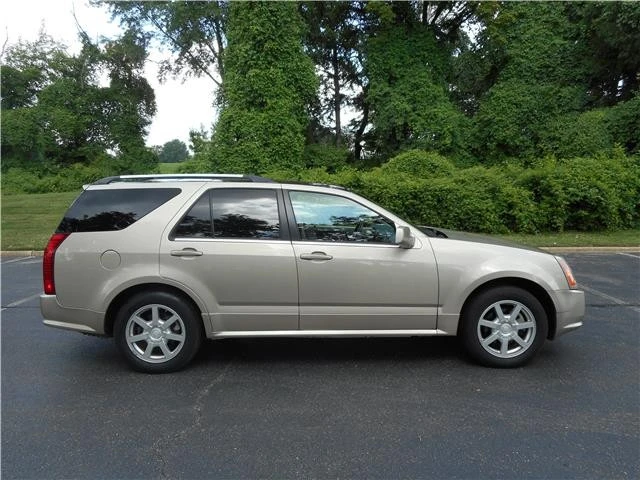 2005 Cadillac SRX - Image 2 of 12