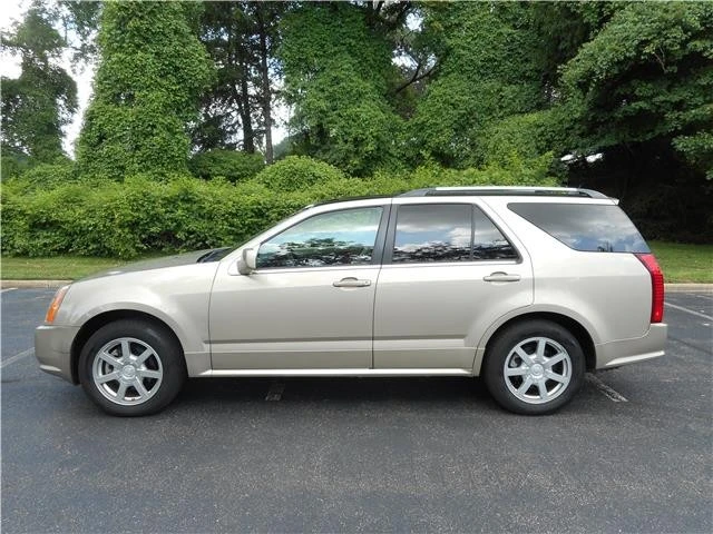 2005 Cadillac SRX - Image 8 of 12