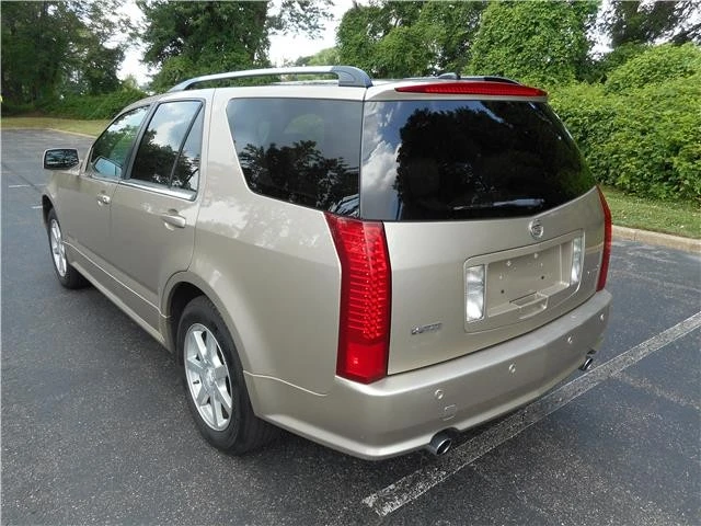 2005 Cadillac SRX - Image 7 of 12