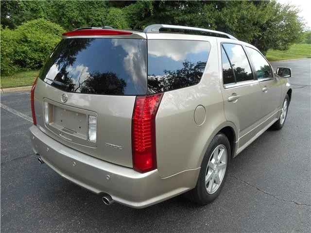 2005 Cadillac SRX - Image 3 of 12