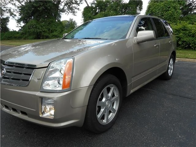 2005 Cadillac SRX - Image 10 of 12