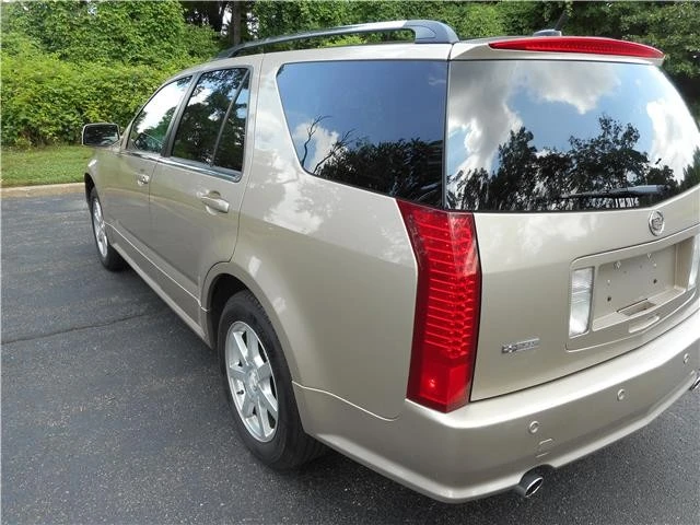2005 Cadillac SRX - Image 6 of 12