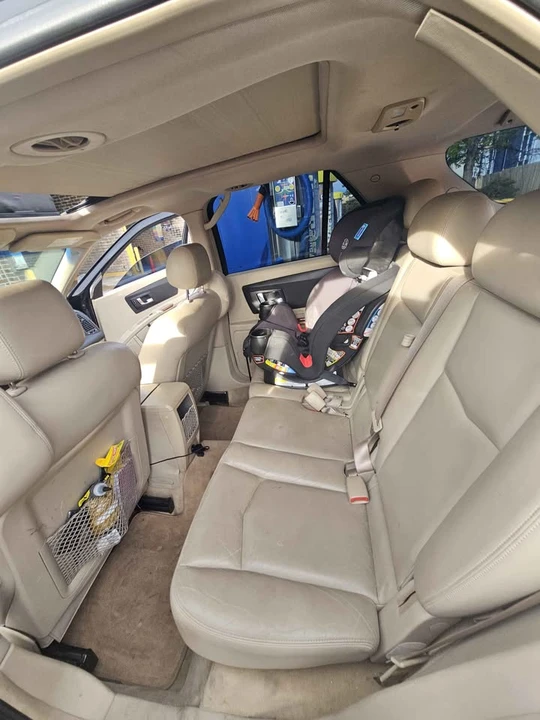 2005 Cadillac SRX - Image 8 of 16