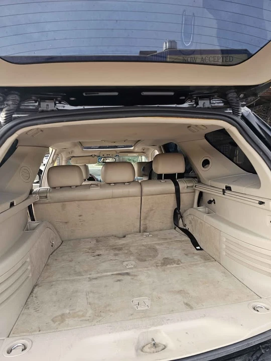 2005 Cadillac SRX - Image 11 of 16
