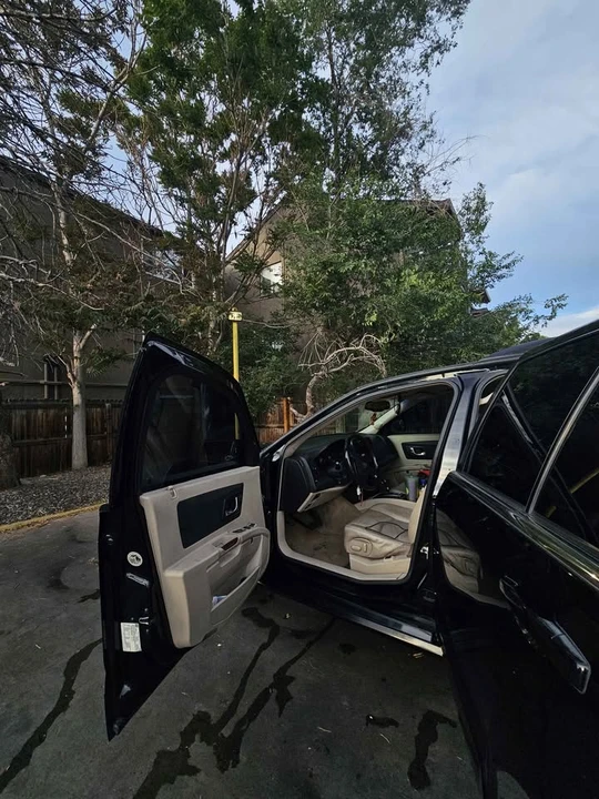 2005 Cadillac SRX - Image 2 of 16