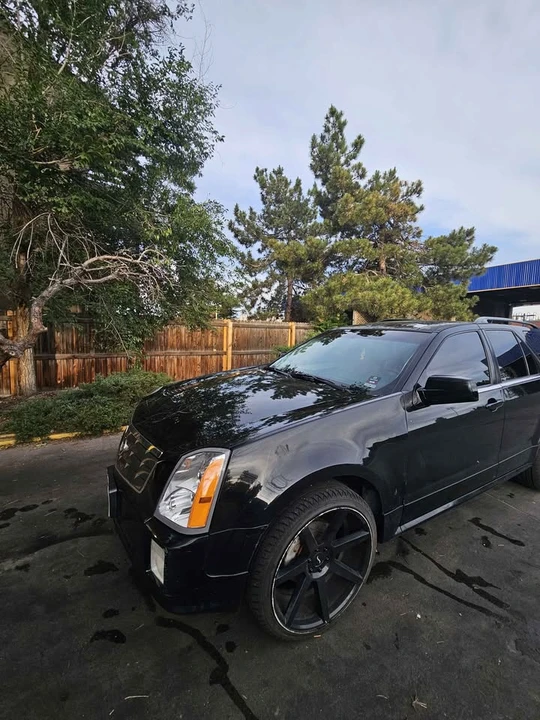 2005 Cadillac SRX - Image 4 of 16