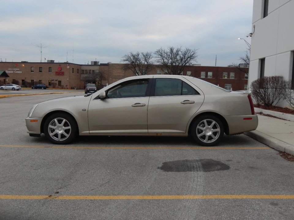 2005 Cadillac STS - Image 10 of 12