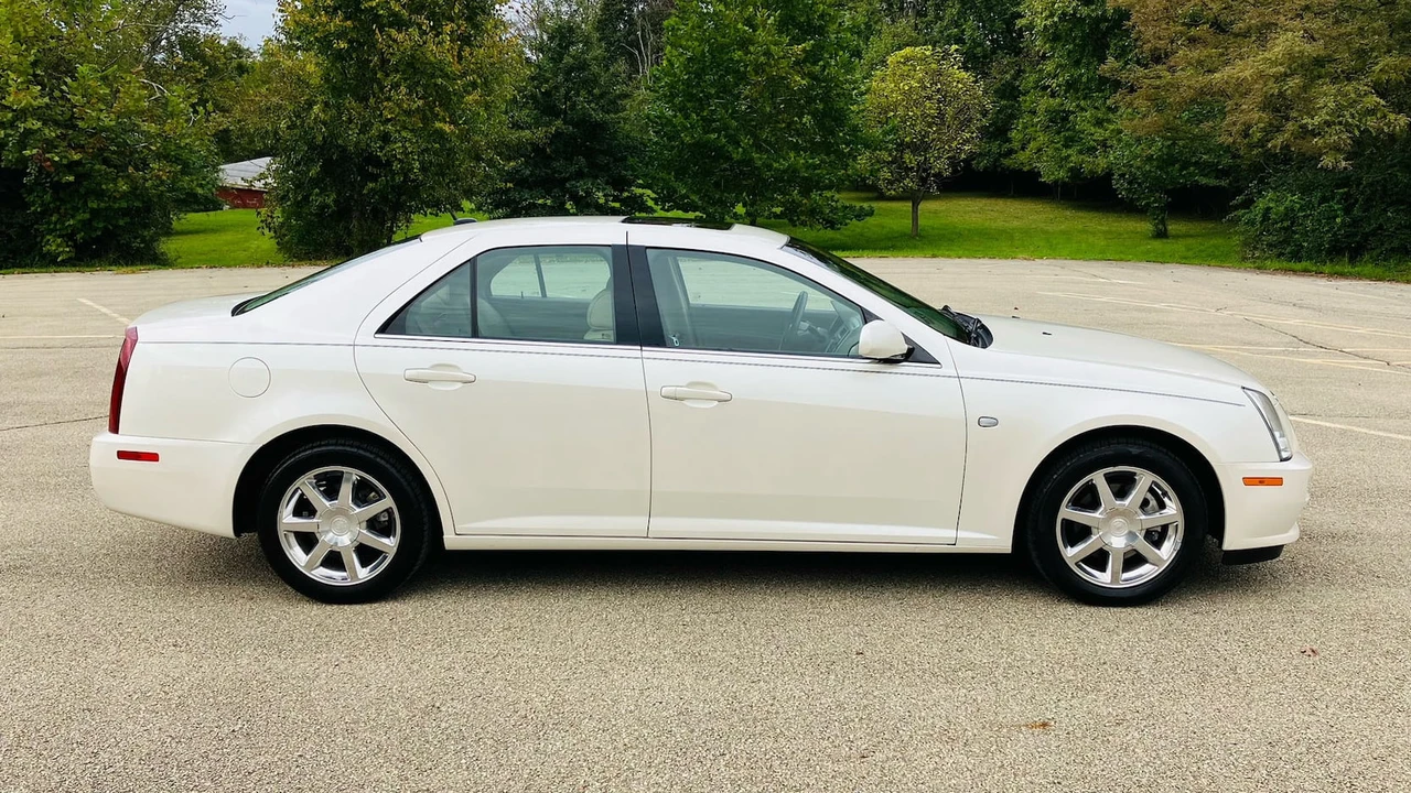 2005 Cadillac STS - Image 2 of 7