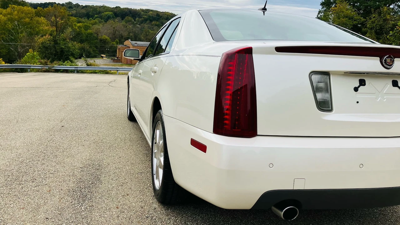 2005 Cadillac STS - Image 5 of 7