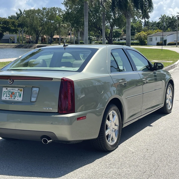 2005 Cadillac STS - Image 11 of 12
