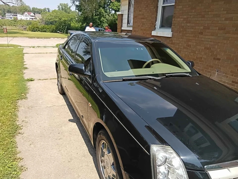 2005 Cadillac STS - Image 2 of 10