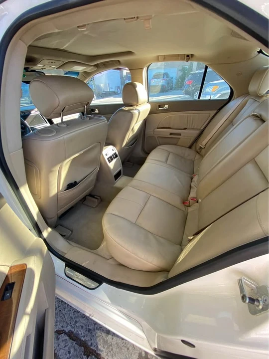 2005 Cadillac STS-V - Image 8 of 10