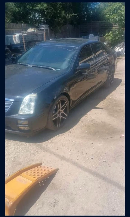2005 Cadillac STS - Image 2 of 4