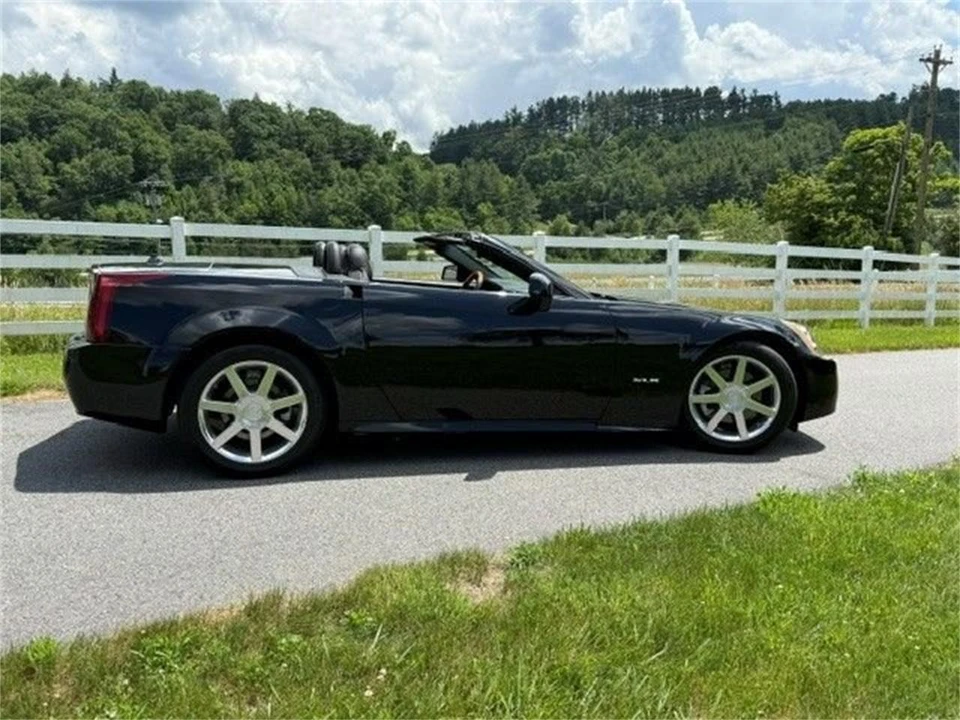 2005 Cadillac XLR - Image 12 of 19