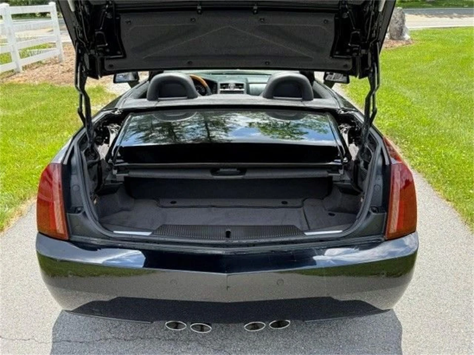 2005 Cadillac XLR - Image 18 of 19