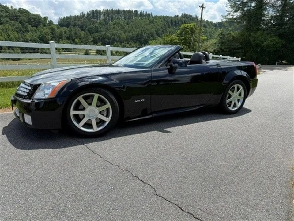 2005 Cadillac XLR - Image 8 of 19