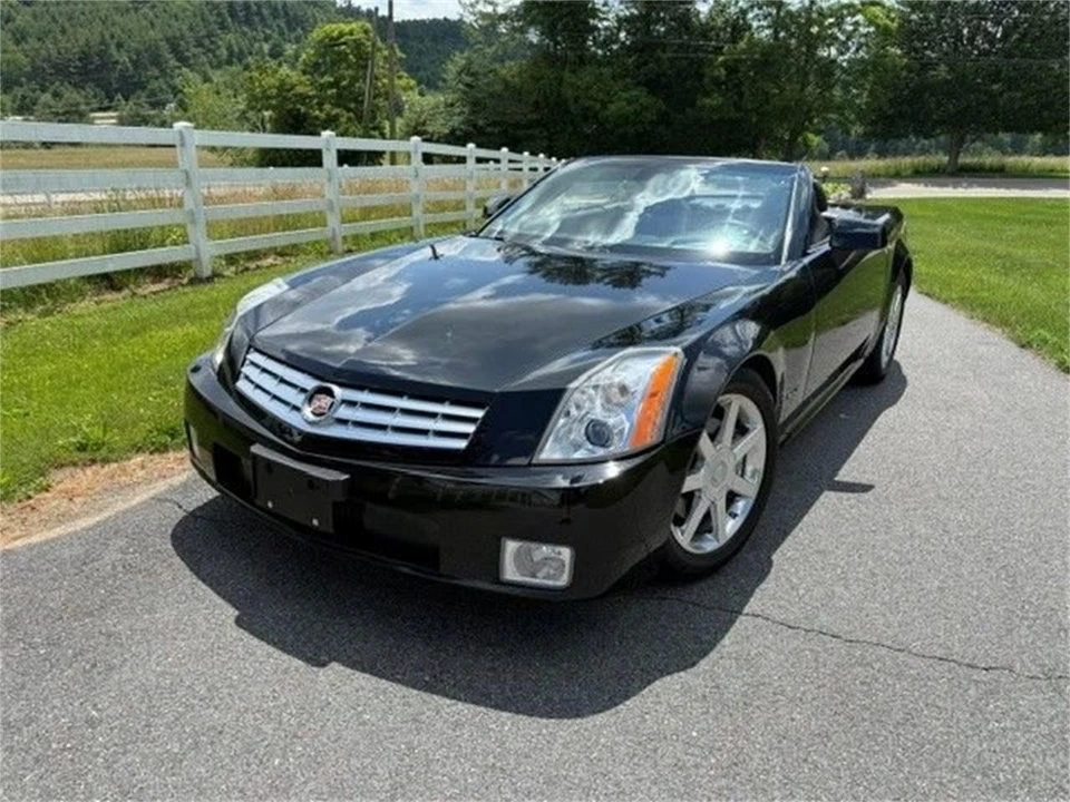 2005 Cadillac XLR - Image 9 of 19