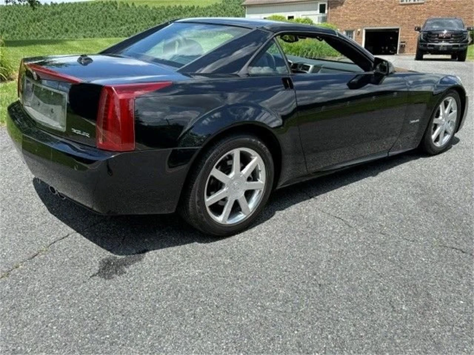 2005 Cadillac XLR - Image 3 of 19