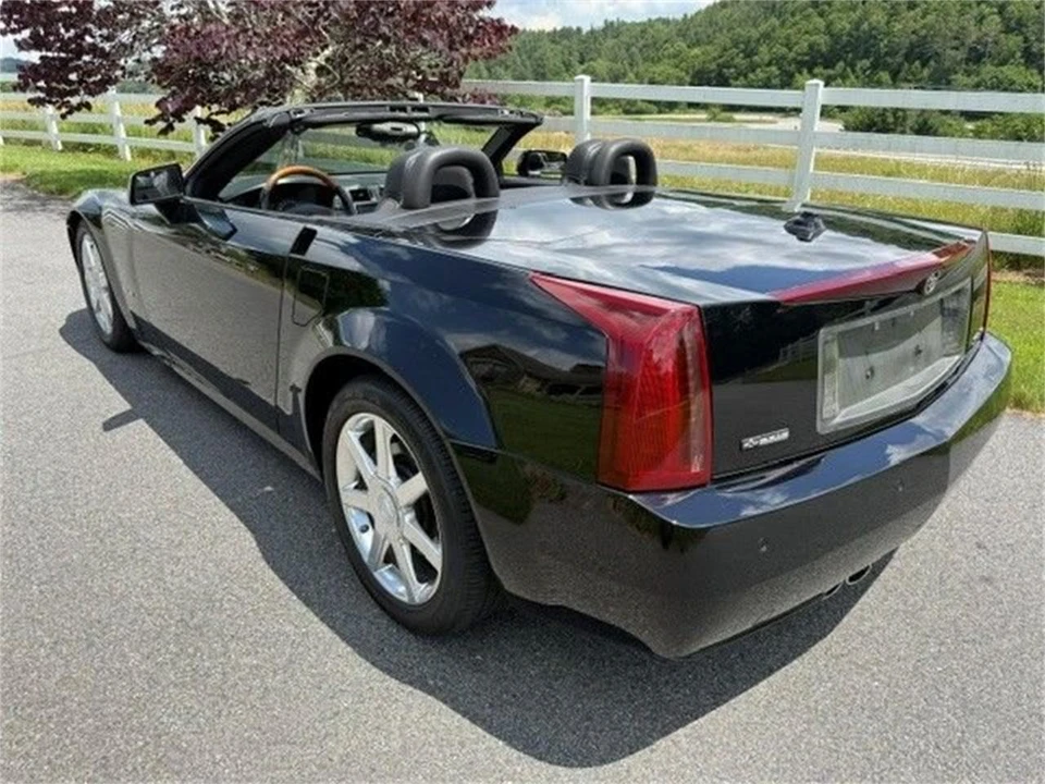 2005 Cadillac XLR - Image 10 of 19
