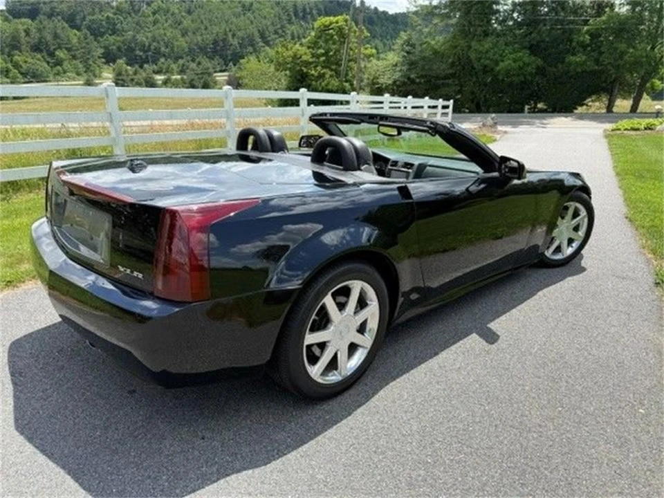 2005 Cadillac XLR - Image 11 of 19