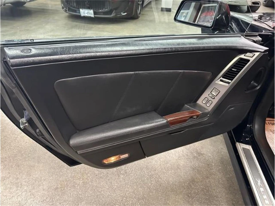 2005 Cadillac XLR - Image 4 of 19