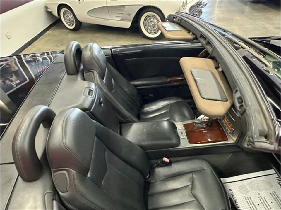 2005 Cadillac XLR - Image 2 of 19