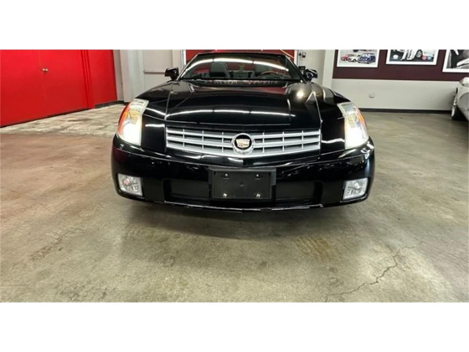 2005 Cadillac XLR - Image 10 of 19