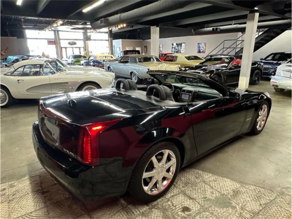 2005 Cadillac XLR - Image 9 of 19