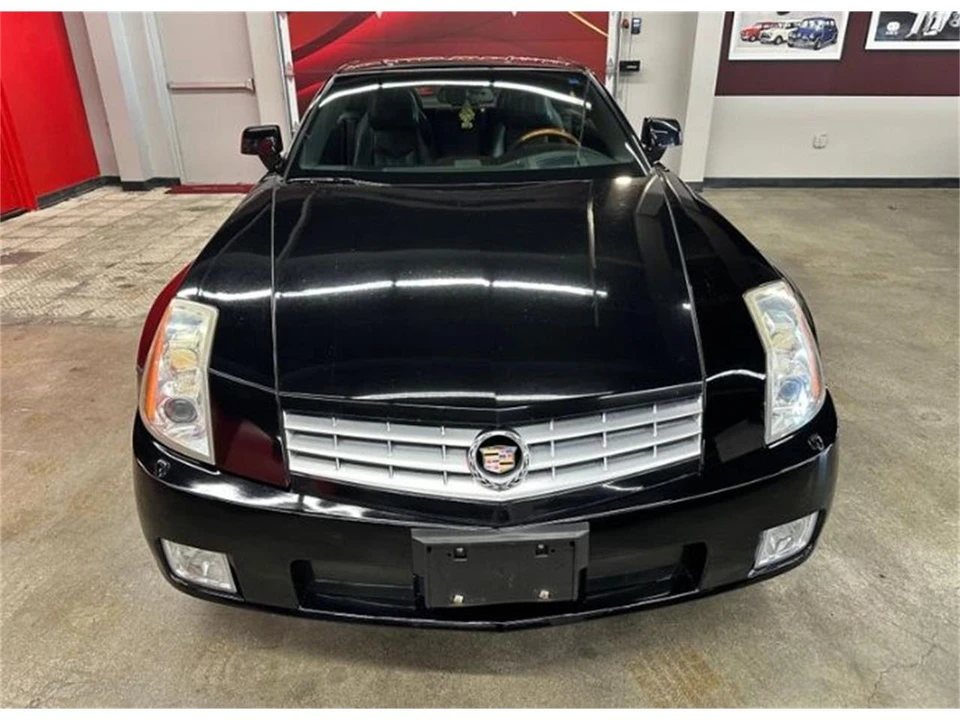 2005 Cadillac XLR - Image 17 of 19