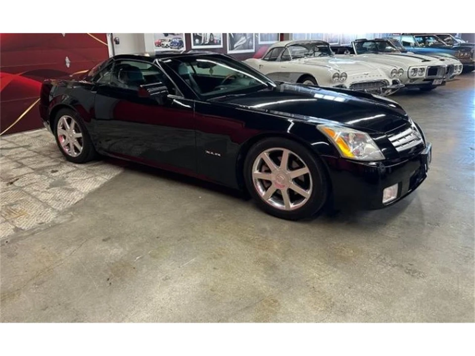 2005 Cadillac XLR - Image 15 of 19