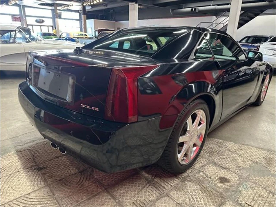 2005 Cadillac XLR - Image 11 of 19