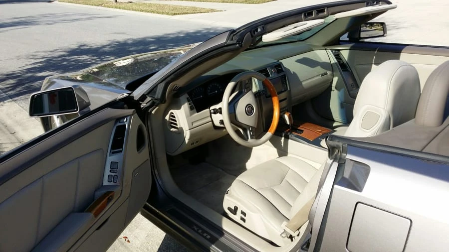 2005 Cadillac XLR - Image 2 of 5