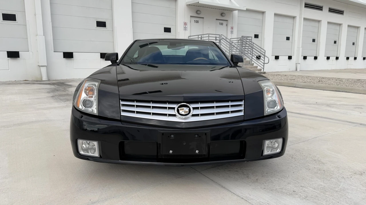 2005 Cadillac XLR - Image 30 of 31