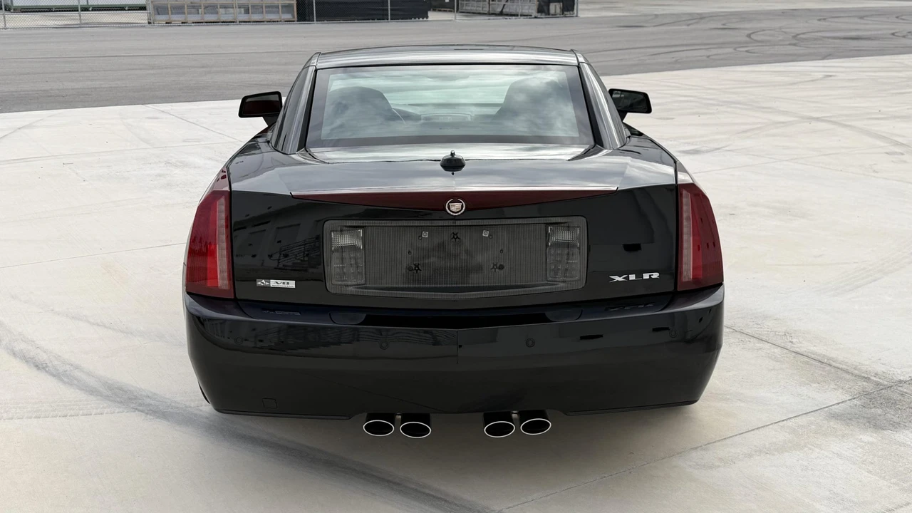 2005 Cadillac XLR - Image 12 of 31