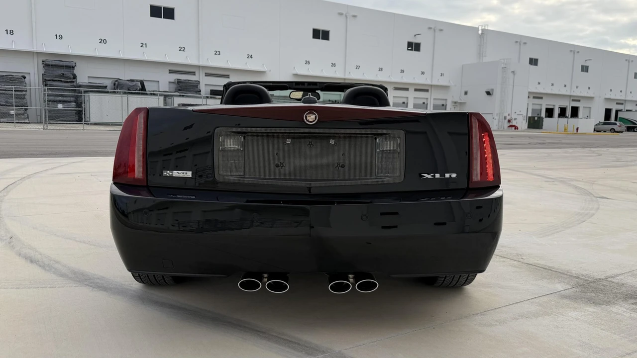 2005 Cadillac XLR - Image 25 of 31