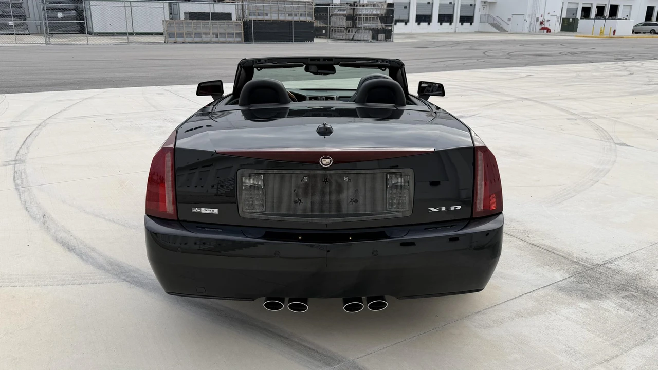 2005 Cadillac XLR - Image 24 of 31