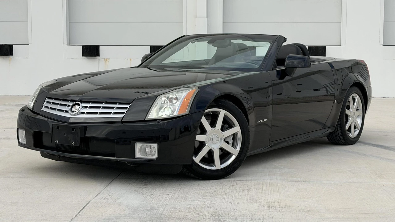 2005 Cadillac XLR - Image 20 of 31