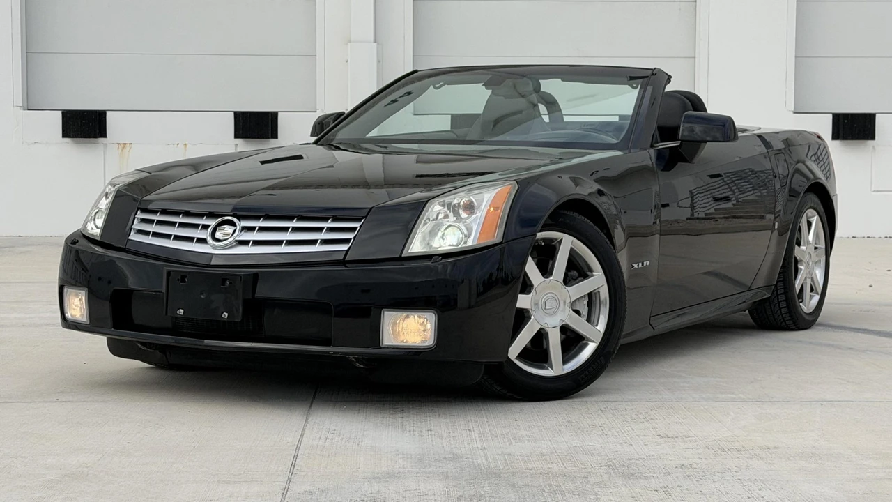 2005 Cadillac XLR - Image 19 of 31