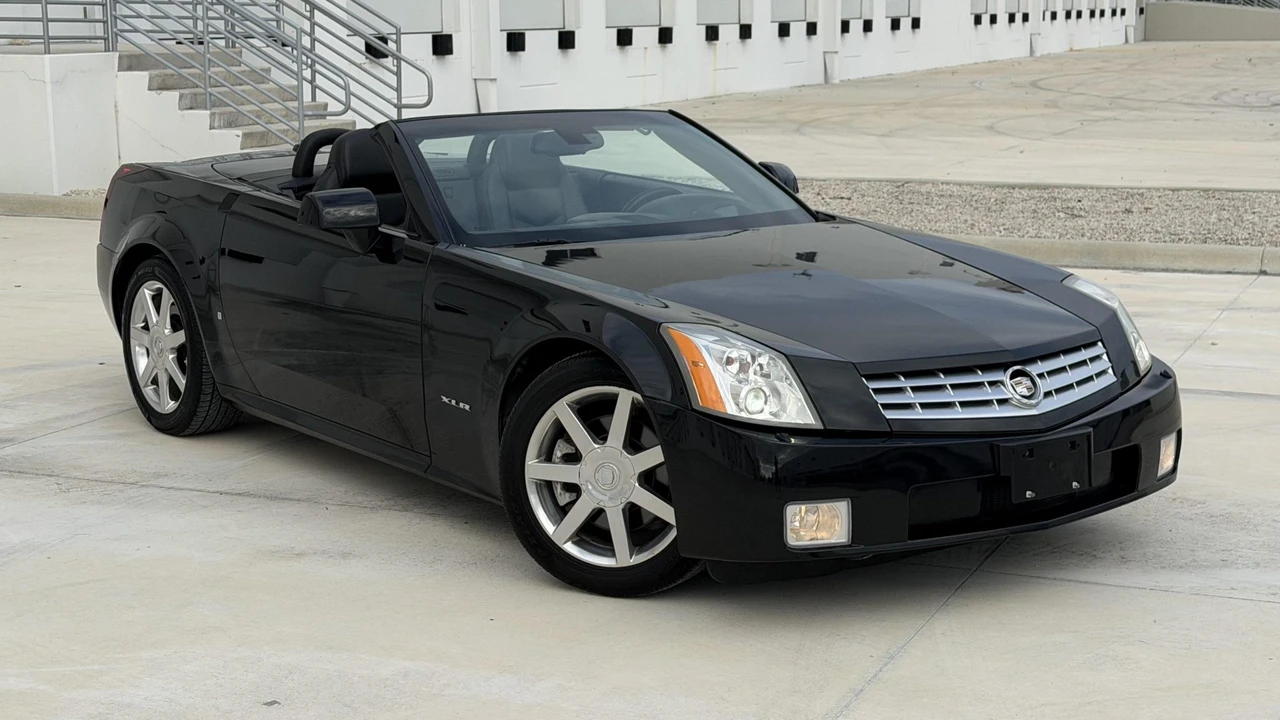 2005 Cadillac XLR - Image 27 of 31