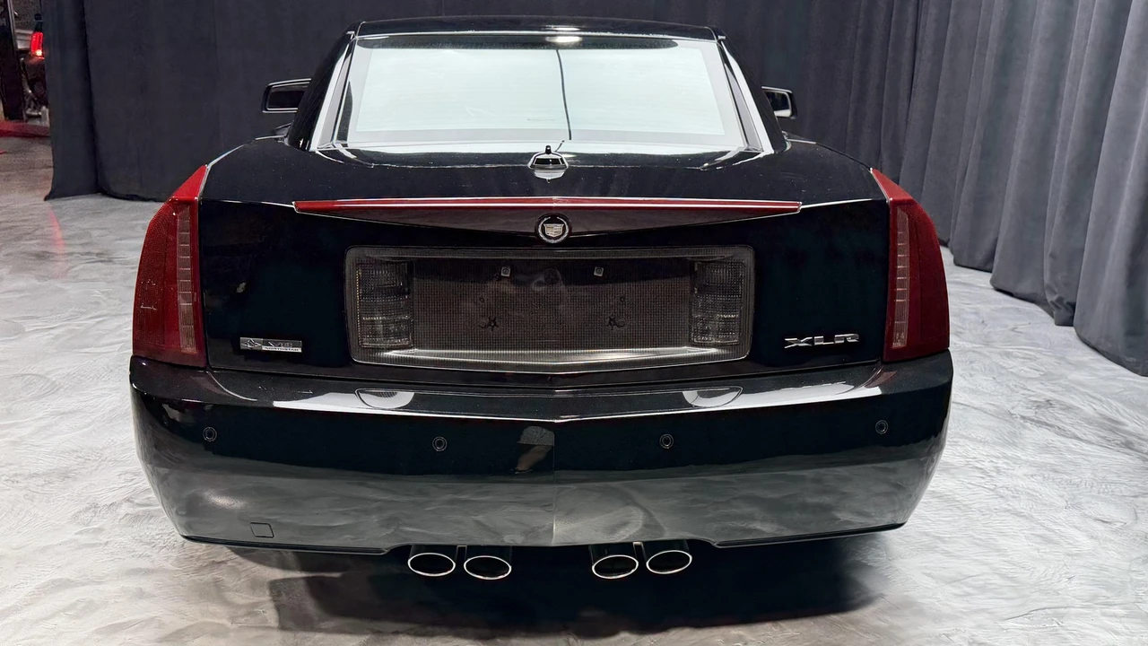 2005 Cadillac XLR - Image 14 of 31