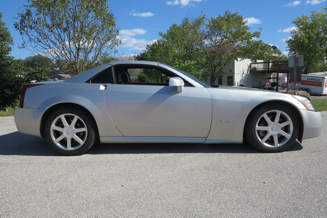 2005 Cadillac XLR - Image 11 of 31