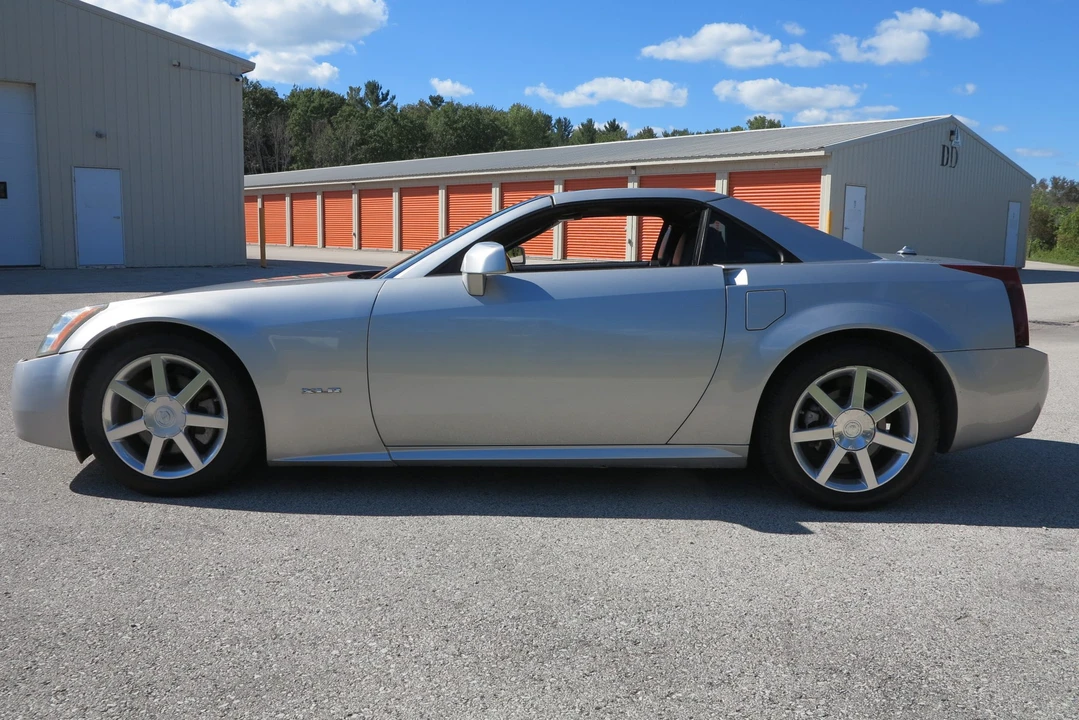 2005 Cadillac XLR - Image 8 of 31