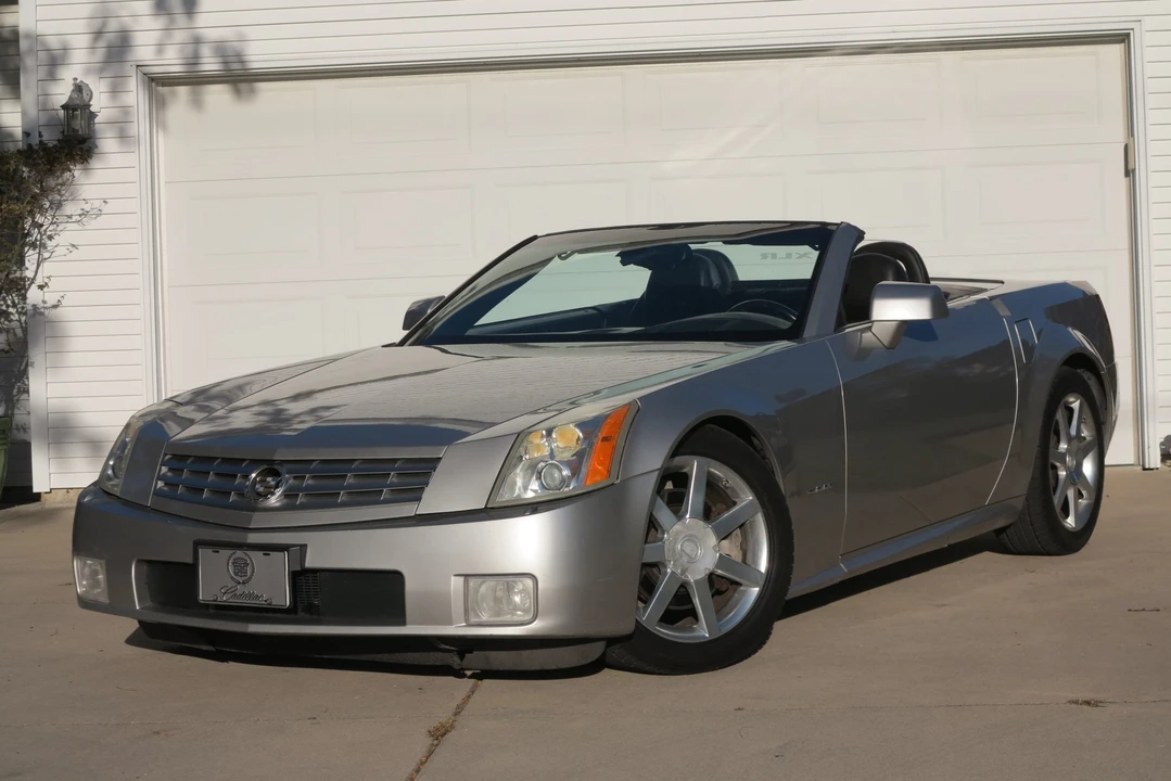 2005 Cadillac XLR - Image 3 of 31