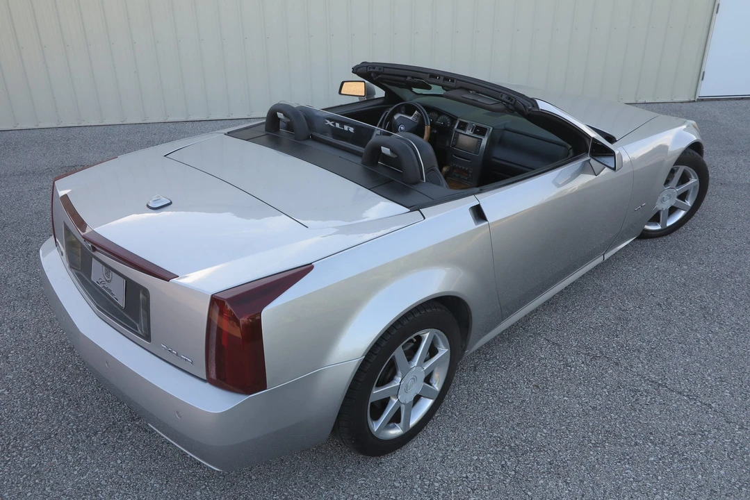 2005 Cadillac XLR - Image 6 of 31