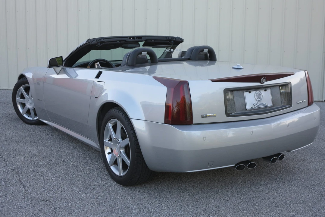 2005 Cadillac XLR - Image 4 of 31