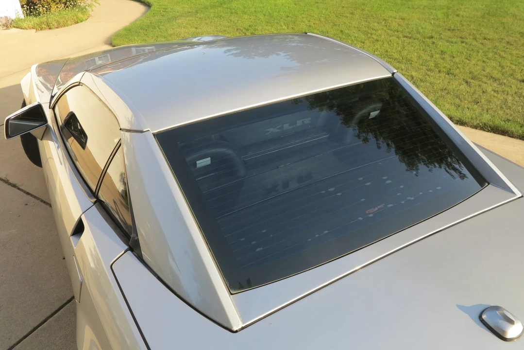 2005 Cadillac XLR - Image 28 of 31