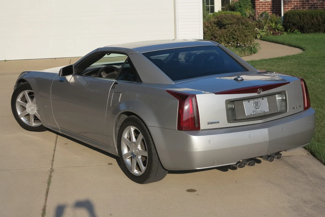 2005 Cadillac XLR - Image 9 of 31