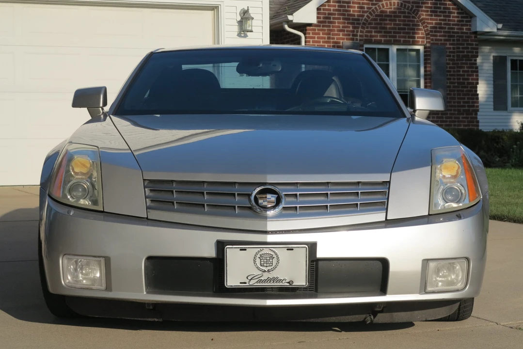 2005 Cadillac XLR - Image 2 of 31