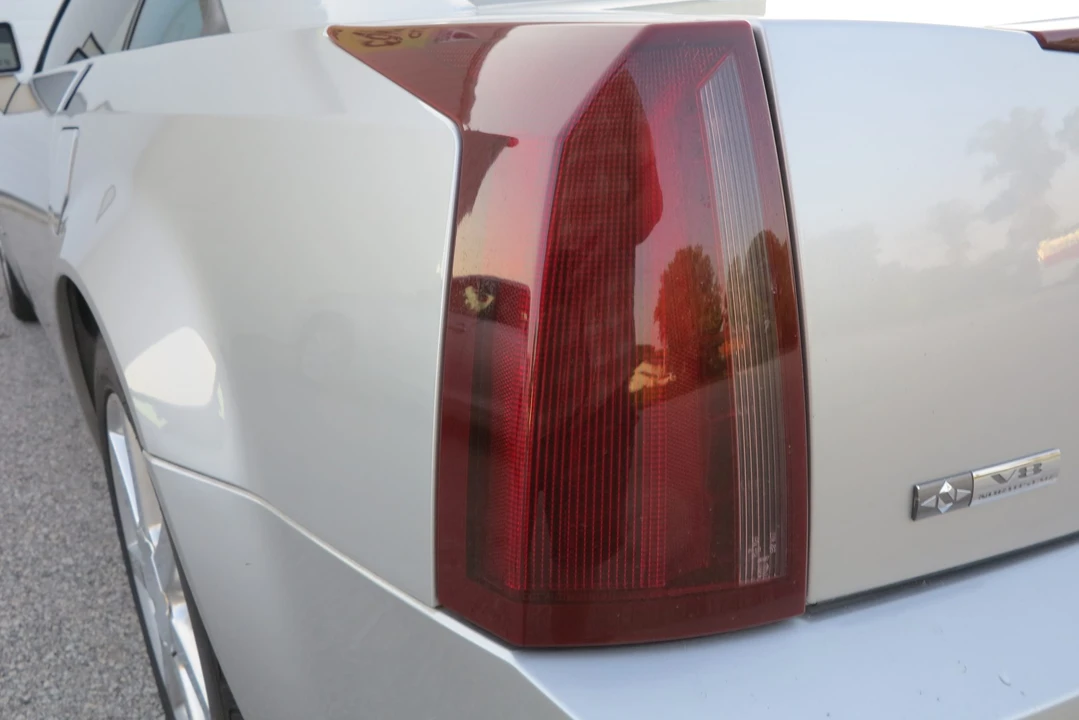 2005 Cadillac XLR - Image 25 of 31
