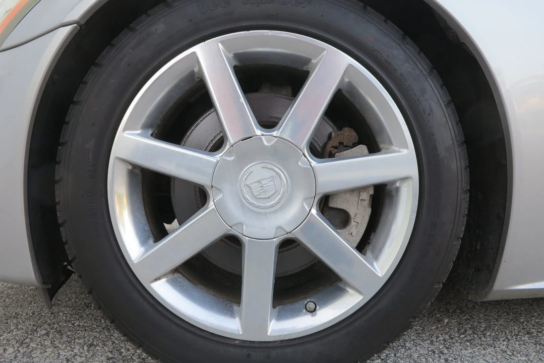 2005 Cadillac XLR - Image 29 of 31